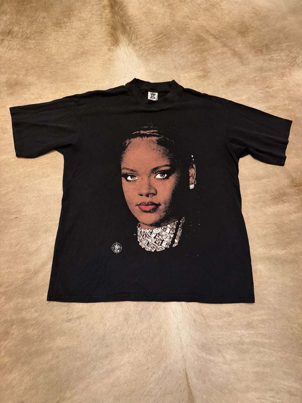 Rihanna The Queen of the Caribbean Graphic T-Shirt Size L